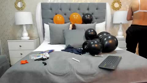 Zoe Krug online show from October 2025 07:47:02 PM