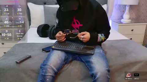 Zoe Krug online show from December 2025 07:22:01 PM