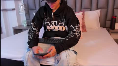 Zoe Krug online show from March 2026 11:21:01 AM