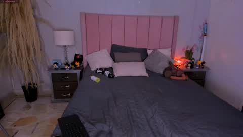 CuteZoe online show from October 2025 01:59:02 PM