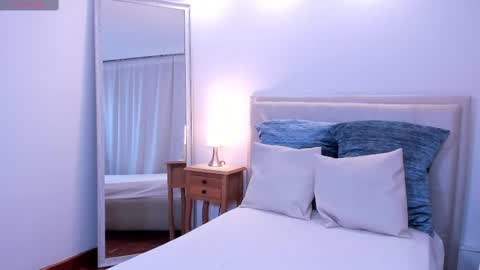 Snapshot of zoes_mile chatting on January 2025 10:56:01 AM Zoes online show from January 2025 10:56:01 AM