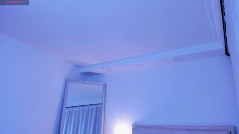 Snapshot of zoes_mile chatting on January 2025 11:09:02 AM Zoes online show from January 2025 11:09:02 AM