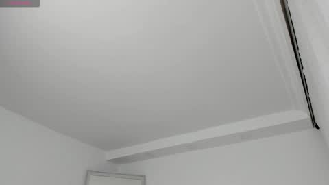 Snapshot of zoes_mile chatting on February 2025 11:12:02 AM Zoes online show from February 2025 11:12:02 AM