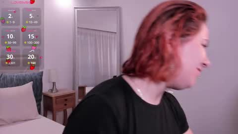 Snapshot of zoes_mile chatting on February 2025 11:40:02 AM Zoes online show from February 2025 11:40:02 AM