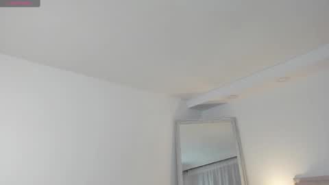 Snapshot of zoes_mile chatting on February 2025 11:11:02 AM Zoes online show from February 2025 11:11:02 AM