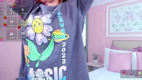 Snapshot of zoes_mile chatting on February 2025 02:09:02 PM Zoes online show from February 2025 02:09:02 PM