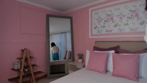 Snapshot of zoes_mile chatting on March 2025 11:19:01 AM Zoes online show from March 2025 11:19:01 AM