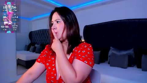 Snapshot of zoes_mile chatting on September 2025 11:15:01 AM Zoes online show from September 2025 11:15:01 AM