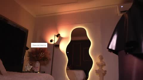 zoevidal_ online show from May 2026 12:01:01 PM