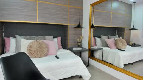 Snapshot of zoevold chatting on December 2025 11:08:02 AM ZOE online show from December 2025 11:08:02 AM