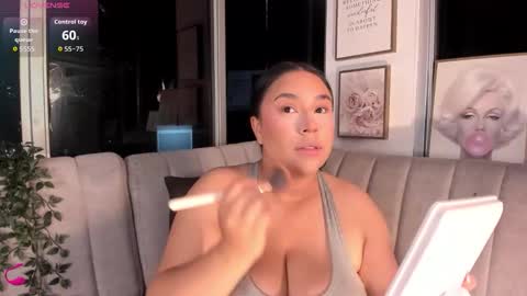 zoey thommpson online show from October 2025 11:35:01 PM