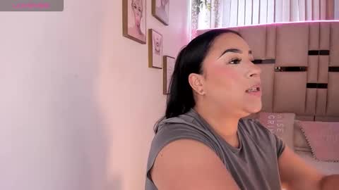 zoey thommpson online show from November 2025 07:48:02 PM