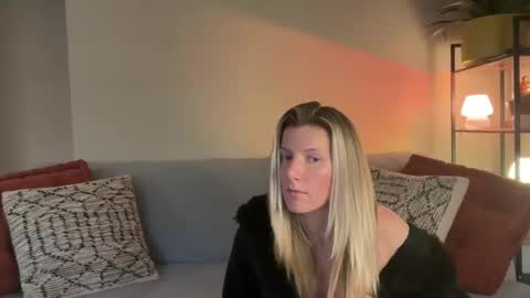 Zoeydanner online show from February 2026 11:33:01 PM