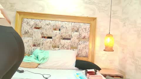 zoley  online show from February 2026 03:05:01 AM