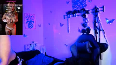 Snapshot of zooee_01 chatting on March 2026 05:57:01 AM Zoee online show from March 2026 05:57:01 AM