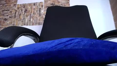 zousxxx online show from February 2026 06:36:02 PM