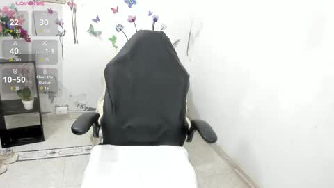 Snapshot of zulay_mom chatting on February 2026 06:29:02 PM ZULAY online show from February 2026 06:29:02 PM