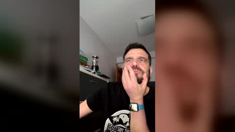 Snapshot of zurdineno chatting on April 2026 10:41:02 AM zurdineno online show from April 2026 10:41:02 AM