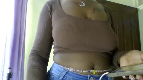 Snapshot of zurivelvetstudio chatting on February 2026 11:17:01 AM zurivelvetstudio online show from February 2026 11:17:01 AM