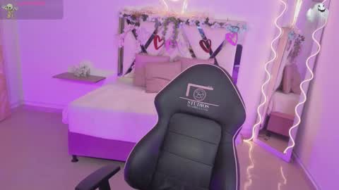 ZURY   online show from October 2025 11:33:02 AM