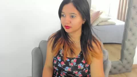 Im Zusan My schedule is from 1030pm to 430 am colombian time online show from April 2026 09:28:02 PM