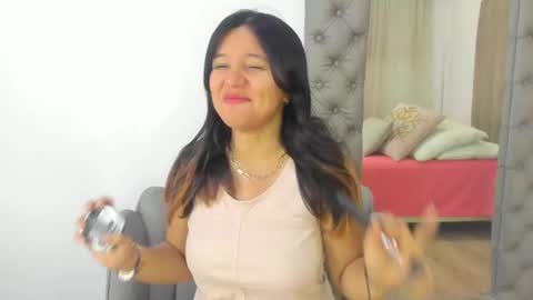 Im Zusan My schedule is from 1030pm to 430 am colombian time online show from May 2026 03:01:01 AM