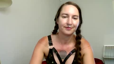 Zyra Cloud online show from October 2025 12:41:01 AM