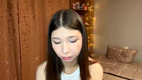 Snapshot of zyraelle chatting on February 2026 05:35:02 PM Lilith online show from February 2026 05:35:02 PM