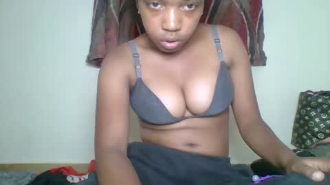 zyraelle_01 online show from April 2026 05:21:01 PM