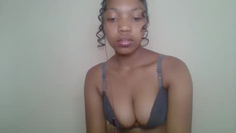 zyraelle_01 online show from May 2026 10:55:01 AM