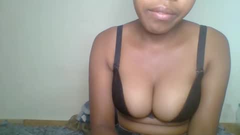 zyraelle_01 online show from May 2026 08:05:02 PM