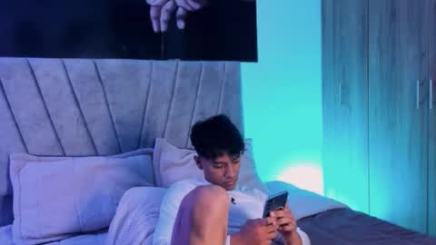 Snapshot of zyzz_1812 chatting on October 2025 06:32:02 PM zyzz_1812 online show from October 2025 06:32:02 PM