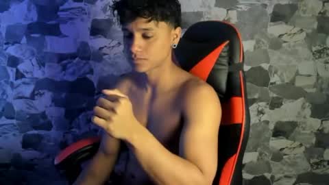 zyzz_1812 online show from April 2026 05:43:02 AM