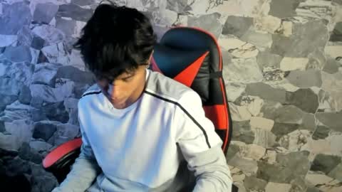 zyzz_1812 online show from May 2026 05:32:02 PM