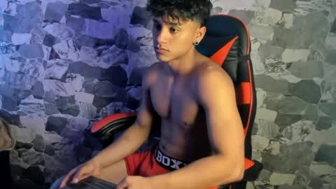 zyzz_1812 online show from May 2026 05:14:02 AM