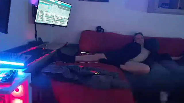 Snapshot of davidgntxxxxx chatting on April 2026 07:14:01 PM davidgntxxxxx online show from April 2026 07:14:01 PM