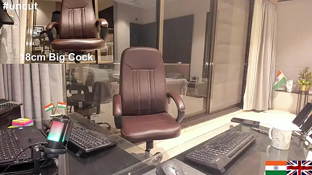 Snapshot of OnlineBossUK chatting on February 2025 04:39:02 PM OnlineBossUK online show from February 2025 04:39:02 PM