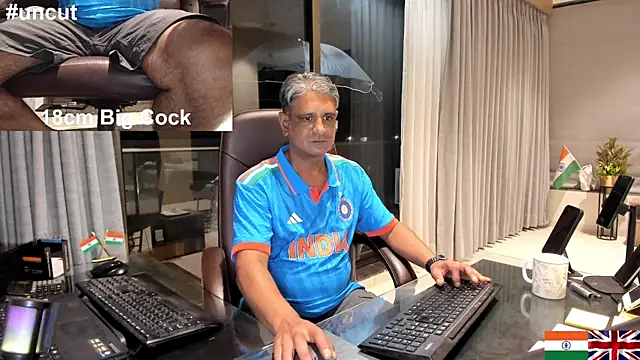 Snapshot of OnlineBossUK chatting on February 2025 08:10:01 PM OnlineBossUK online show from February 2025 08:10:01 PM