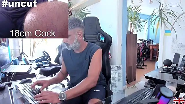 Snapshot of OnlineBossUK chatting on March 2025 02:34:02 PM OnlineBossUK online show from March 2025 02:34:02 PM