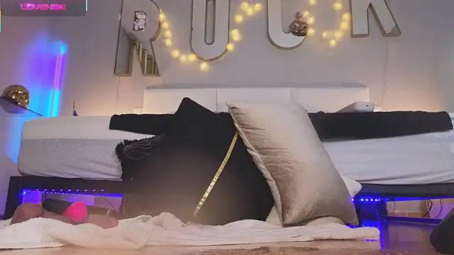 Snapshot of Helena_Karel chatting on January 2025 08:48:01 PM Helena Karel online show from January 2025 08:48:01 PM