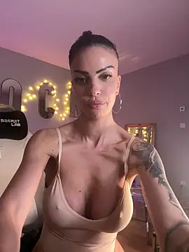 Snapshot of Helena_Karel chatting on February 2025 07:27:01 PM Helena Karel online show from February 2025 07:27:01 PM