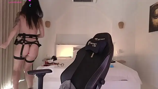 Helena Karel online show from January 2026 08:41:01 AM