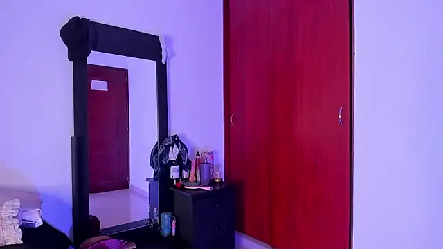 Snapshot of little_kayla_ chatting on December 2024 11:47:01 PM little kayla online show from December 2024 11:47:01 PM