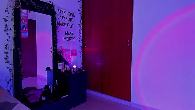 Snapshot of little_kayla_ chatting on November 2025 09:17:01 PM little kayla online show from November 2025 09:17:01 PM