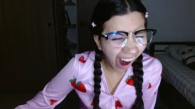 mia  lopez  online show from April 2026 01:14:01 AM