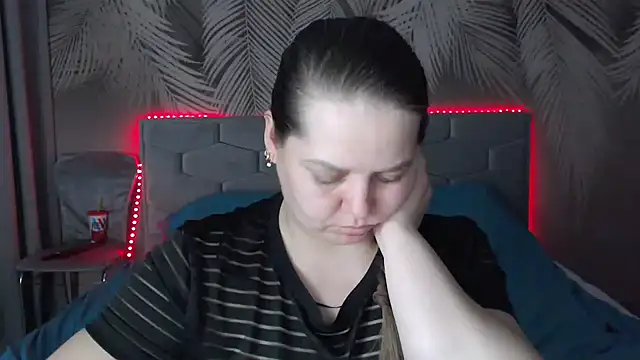 uliastar online show from February 2025 01:21:01 PM