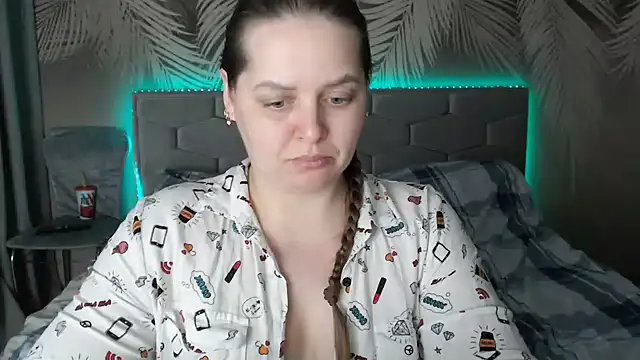 uliastar online show from February 2025 01:28:01 PM