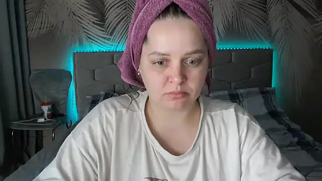 uliastar online show from March 2025 03:53:01 PM