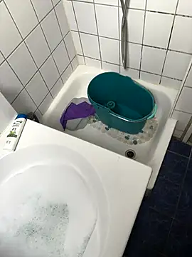 Snapshot of bastiiioooo chatting on December 2025 12:00:02 PM bastiiioooo online show from December 2025 12:00:02 PM