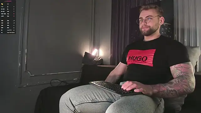 Snapshot of WayneWilson chatting on October 2025 04:53:02 AM WayneWilson online show from October 2025 04:53:02 AM